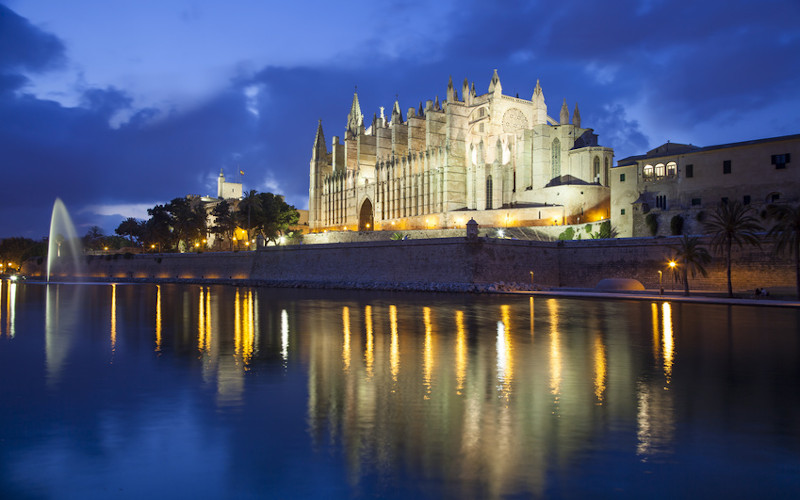 palma cathedral at night, mallorca